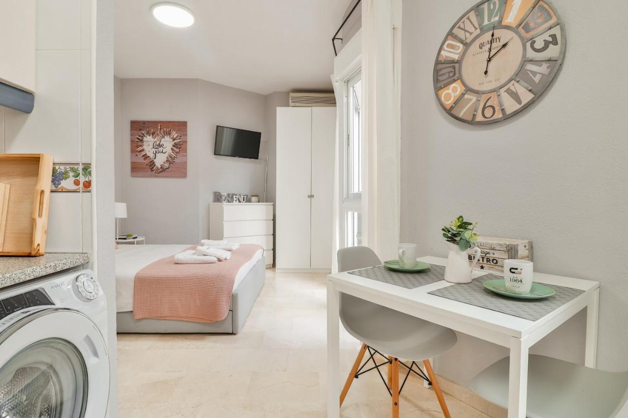 C14 - Nice Studio Close To Historical Center มาลากา ภายนอก รูปภาพ